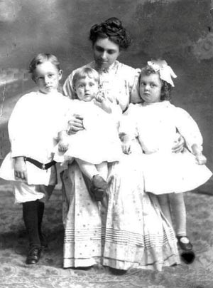 Granny Meadows and three children - 1910